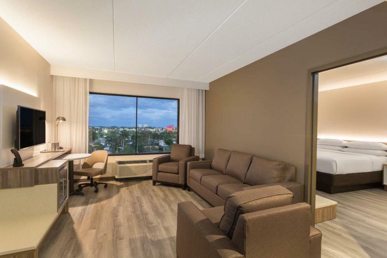 ホテル Wyndham Garden Ft Lauderdale Airport & Cruise Port デイニア・ビーチ エクステリア 写真